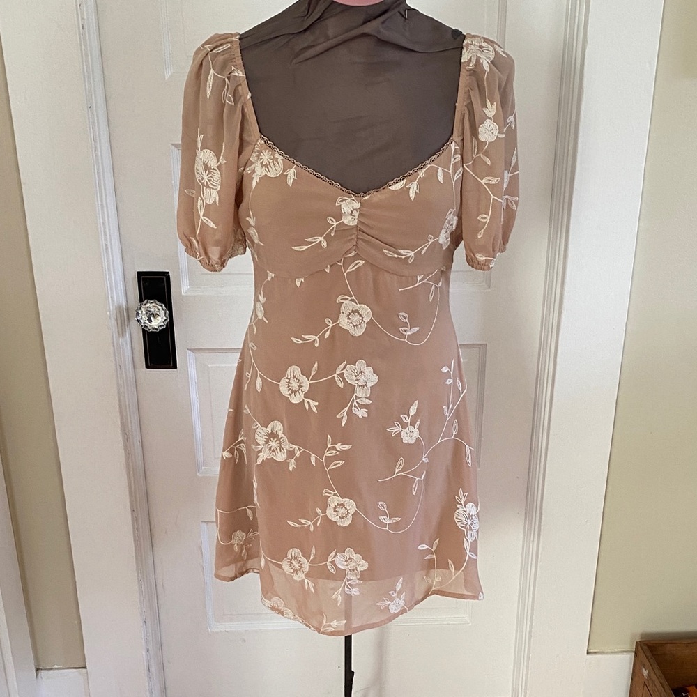 Altar'd State Floral Embroidered Puff Sleeve Dress in Tan and Cream Medium‎